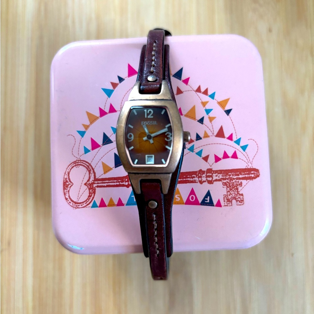 Women’s fossil watch with leather band